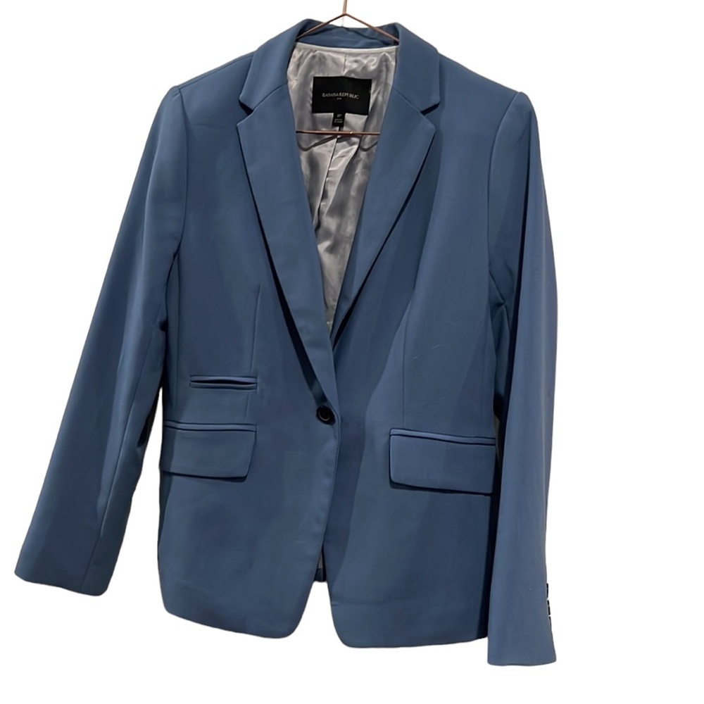 Women’s Banana Republic Factory blue Blazer/Suit jacket. Size 8 petite